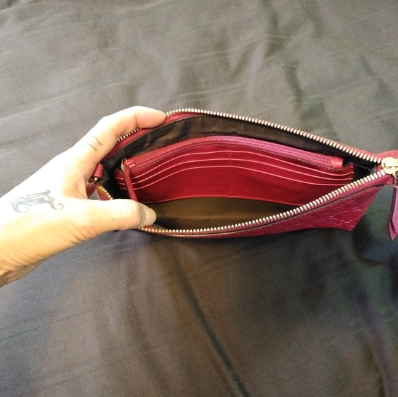 Clutch/Wristlet ๐ฏ Authentic - Picture 5 of 6